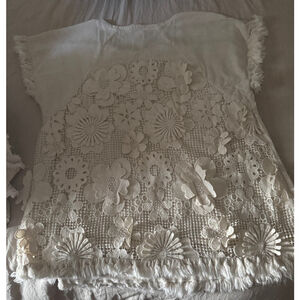 Women's Umgee‎ Beige Short Sleeve Fringe Lace Top with raw edge hem. S